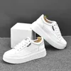 British Luxury Designer Bröllop Skor Mode Män Trendiga Casual Flats High Tops Platform Walking Sneakers Male White Casual Loafers Footwear