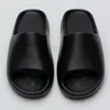 2022 Skum Runner Sandaler Skor Tofflor Triple Black White Resin Desert Sand Män Kvinnor Mode Slides C13