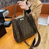2022 Factory Outlet Online Luxe Handtassen Nieuwe Draagbare Boston Tote Bag Borduurwerk Winkelen Single Shoulder Cross Arm Dames Canvas Tas