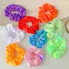 2021 Nya ankomstflickor Lysande Scrunchies Hårbandhärn Huvudkläder Elastiska hårband Solid Color Hair Accessories3761077