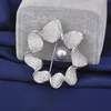 Broches, broches 2021 Mode Charme Broches de style de fleur plaqué argent pour femme Broche de conception de fête de mariage