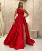 Sexy rouge robes de soirée 2022 avec Dubaï robes formelles fête robe de bal arabe Moyen-Orient une épaule haute Split sur mesure