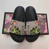 2021 I più nuovi sandali pantofola donna uomo Big blossom mix 100 modelli fiore animali Slide Summer Fashion deisgners Wide Flat casual Infradito Piattaforma da spiaggia Scarpe da festa
