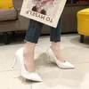 Sapatos de vestido Chegada 2021 primavera e outono moda tendência mulheres confortáveis ​​versáteis apontados sexy saltos altos tamanho 40