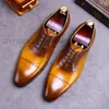 2022 Classic Man Oxford Dress Shoes Real Leather Bogue Pointed Toe Lace Up Black Brown Office Business Formal Footwear för män