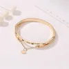 Bangle Romeinse cijfers Armbanden Vrouw Alloy Armbanden en Cubic Zirconia Golden Sieraden Geschenken