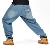 Herr jeans män gata dans hiphop mode broderi blå lös bräde denim byxor övergripande manlig rap hip hop plus storlek 46259b