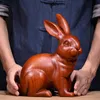 Rabbit Statue Ozdoby domowe akcesoria do dekoracji domu do salonu Dekoracje biurowe zodiak Rosewood rzeźbione królik Lucky Crafts 210811