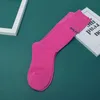 Candy Color Letter Носки Женщины хип-хоп буквы хлопка дышащие носки для подарочной вечеринки мода чулочники