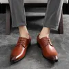 Yeni Tasarımcı Beyefendi Sivri Dantel Up Brogue Oxford Ayakkabı Erkekler Rahat Düğün Resmi Elbise Ayakkabı Sapatos Tenis Masculino