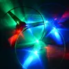 Grappige spinning flyer lichtgevende vliegende ufo led licht handvat flash speelgoed voor kinderen outdoor game kleur willekeurige mix groothandel