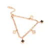 Braccialetti Charm Ladies Lucky a quattro foglie trifoglio Clover Titanio Acciaio Bracciale Student Temperament Korean Simple Gift Casual Je320k