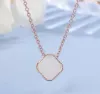 15mm Mode KlassiekKlavertje Vier Kettingen Hangers Parelmoer Roestvrij Staal Verguld 18K voor VrouwenMeisjes Valentijnsdag Moederdag Verloving Sieraden-Cadeau