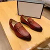 A1 Styl Vintage Casual Men Shoes Leather Wysokiej Jakości Formalna Sukienka Buty Mokasyny Business Wedding Tassel Brogogroge Shoes 33