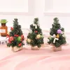 Tabletop Mini Choinka 20 CM Sztuczne Xmas Party Miniaturowe Sosna z wiszącymi ornamentami Idealne na biurko wystrój domu