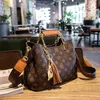 Factory online sale Old flower bucket large capacity New Single Shoulder Messenger Bag Hand women's bag