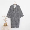 Hommes 100% coton gaze coton robe lâche mince Yukata japonais kimono pyjamas hommes à capuche robe col en v pyjamas peignoir 210901