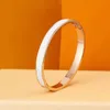 Smycken Rostfritt Stål Armband Kvinnor Män Bangle High Quality Letter Color Silver Gold Rose Designer Enkel Fashion Spänne Par Armband Womens Bangles Gift