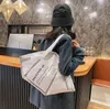 2021 NUEVA MÁSCARA DE PERSONAS DE INVIERNO Forma de la máscara de personalidad Creativa Moda de gran capacidad de compras Bolsa de hombro GC38