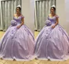 Glitter Tulle 3D Blommor 2022 Quinceanera Klänningar Lavendel Appliqued Sweet 16 Dress Princess Ball Gowns Prom Formell Dress