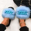 Furry päls tofflor Fluffy Flip Flops Kvinnor Sommarfaux Sandaler Designer Kedja Plush Raccoon Fur Slides Strand Hem Plattskor 211012