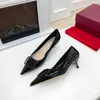 Top Quality 2021 Women Shoes Red Bottoms High Heels Sexy Pointed Toe Sole Pumps Wedding Dress Shoe Nude Black size 35-42