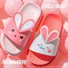 Sapatos de verão bonitos crianças chinelos para meninas meninos desenhos animados coelho corrediças casa interior exterior crianças chinelos pvc plana sola macia 210713