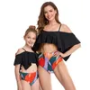 Sommarfamilj matchande baddräkt 2pcs sätter bikini soild toppvåg hög midja simning trunkar mamma dotter E2101 210610