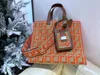 High-end One Ladies Luxury Lady Tote Bag Designer Handväskor Kvadratkåpa Multifunktionell Stora Broderi Shopping Bag Hanger Plånbok för Kvinnor Märke