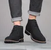 남성 스웨이드 가죽 신발 고품질 레트로 솔리드 컬러 슬립 온 남성 부츠 캐주얼 패션 Zapatos de Hombr