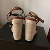 Sandalen aus echtem Leder mit Buchstaben-Keilabsatz, geflochtenes Webmuster, Gladiator-Damen-Plateau-Sandalen