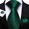 corbata a cuadros verde