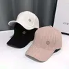 2021 Nieuwe lente baseball caps mode herfst hoeden voor vrouwen breien hoed met m label dunne en ademende zon hoed Q0911