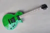 Groene lichaam elektrische gitaar met esdoorn nek, zwarte hardware, parelmoer frets inlay, kan worden aangepast
