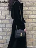 Lautaro Zima Długi Czarny Faux Sheareed Norek Futro Trench Płaszcz Dla Kobiet Z Długim Rękawem Pas Podwójny British Style Moda 211122