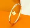 Love Bangles Feminino Titânio Escultura em Aço Pulseiras Ouro Prata Rosa Unhas Jóias Tamanho 17 # Geral Feminino com caixa