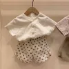 Vêtements pour enfants coréens hauts plissés à col en v pour garçons et filles style été mince respirant manches courtes 1017 19 210622