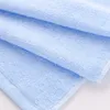 Fabricants de serviettes vendant de la fibre de bambou épaississant petit bébé bébé lingettes couleur pure main enfants laver le visage