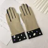 Bracelet pour femmes Cristaux colorés Automne et hiver Design Couture Velours Gants de Velours Fashion Equipement épais Gants chauds d'usine de vente directe usine Prix usine