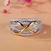 結婚指輪トレンディなデザインツイストキュービックジルコニアシルバーカラー女性2トーンリングエンゲージメントプロミスジュエリーギフト