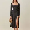 Elegante Vrouwen Zwart Satijn Jurken Mode Dames Vierkante Kraag Vestidos Streetwear Vrouwelijke Chic Slit Side Dress 210527