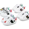 Flickor Baby Skor Nyfödda Pojkar Första Walkers Kids Toddlers Lace Up Pu Sneakers Prewalker White Shoes