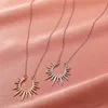 ヨーロッパの開いた太陽の花のペンダントネックレス女性のドレス合金ゴールドの鎖骨チェーンの幾何学的なパンクリンクジュエリーファッションアクセサリー卸売