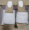 Damskie klapki espadryle Designer Lady Wave Leather Double Mental Letter Cord Platforma Gumowa podeszwa Płaskie sandały