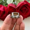 Anéis de casamento 8mm de largura carboneto de tungstênio para homens mulheres bandas jóias bordas chanfradas barril de uísque inlay3758797