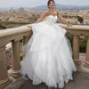 One Shoulder Layers Tulle Bröllopsklänningar Sexig Backless Lace Appliqued Boho Garden Bridal Dress Princess Puffy Skirt Sweep Train Vestidos de Novia Plus Size Al9877