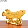 Chinesischer Stil Lucky Home Office Company Auto Talisman Geld Zeichnung Fortune Arowana Golden Resin Fish Dekorative Statue 210924