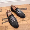 Yeni Lüks Moda Rhinestone Korsan Kafatası Ayakkabı Üzerinde Kayma Erkekler Casual Loafer'lar İş Resmi Elbise Ayakkabı Zapatos Hombre