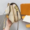 20SS Hollowed Out Postman Bag Luxury Super Hot Designers Top Layer Läder Crossbody Shoulder Högkvalitativa Kvinnor Mode Väskor Hobo Purses Lady Handbag Totes