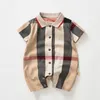 Bebek Erkek Ekose Romper Yürüyor Çocuk Ekose Yaka Tek Göğüslü Kısa Kollu Tulumlar Tasarımcı Bebek Onesie Yenidoğan Rahat Giysiler